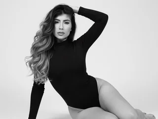 lunamilerx webcam livesex profile in brown-eyes cams