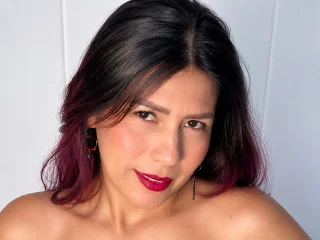 LunaOlsen webcam livesex profile in brown-eyes cams