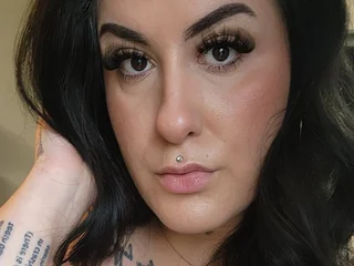 RileySchembri Brown Eyes webcam from Canada